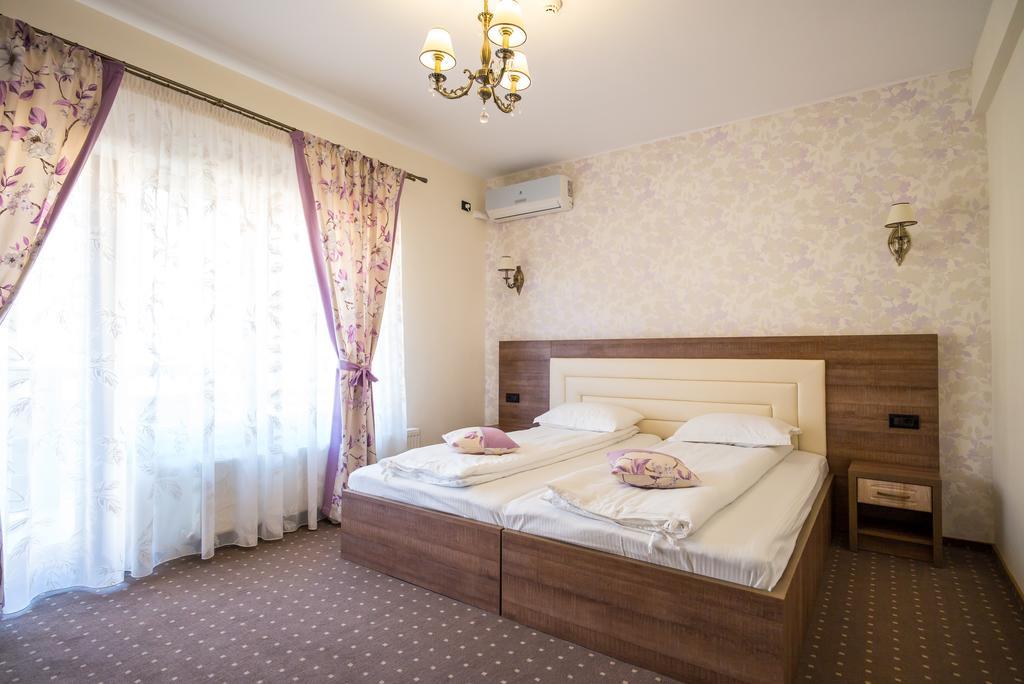 Pensiunea Royal Spa Piatra Neamţ Стая снимка