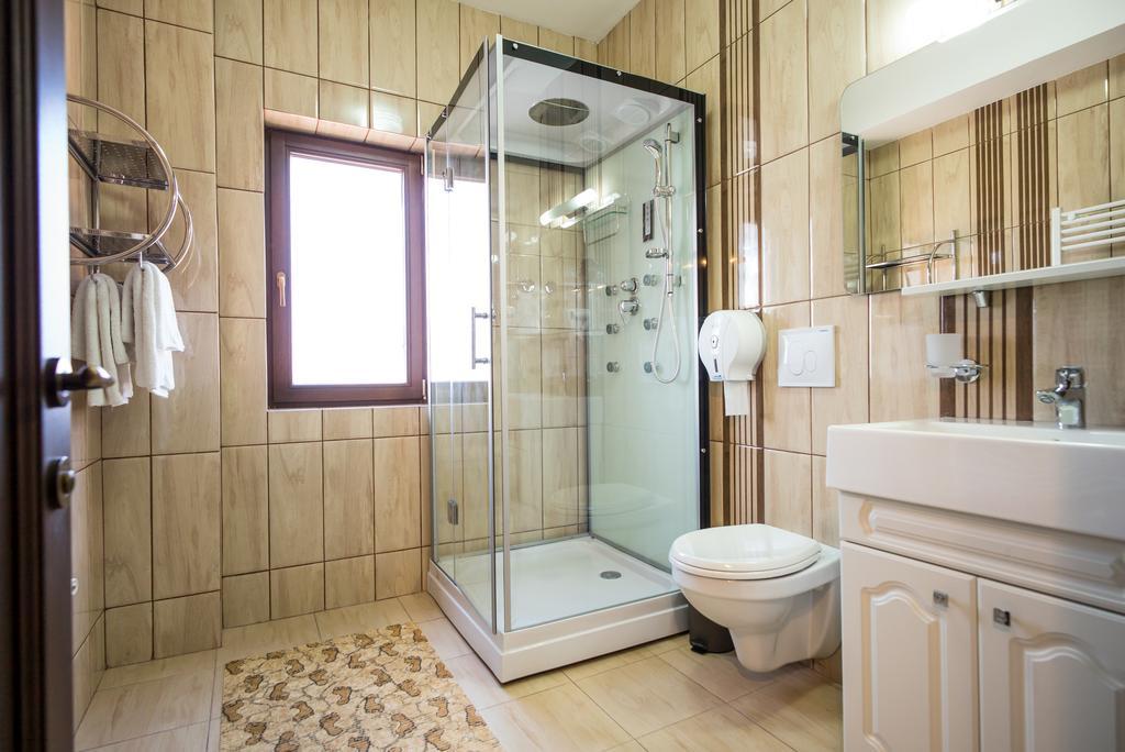Pensiunea Royal Spa Piatra Neamţ Екстериор снимка