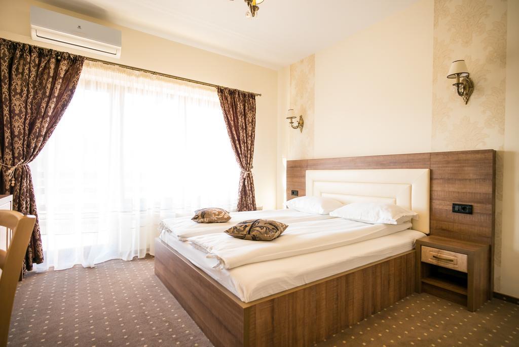 Pensiunea Royal Spa Piatra Neamţ Стая снимка